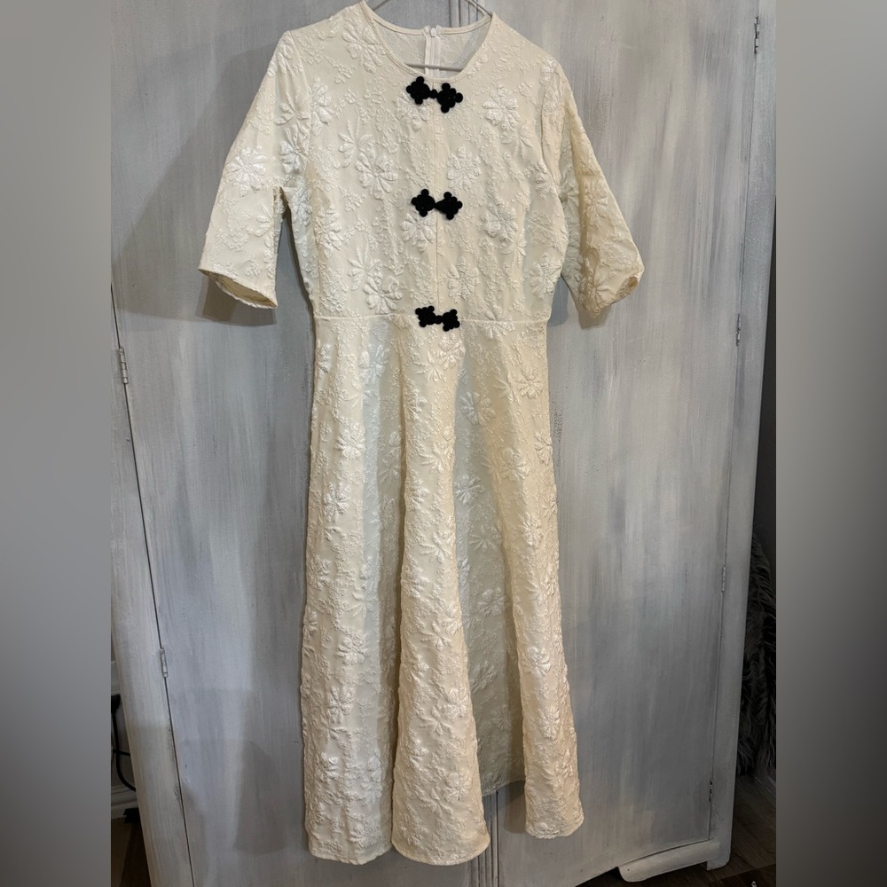 SHEIN Cream Floral Textured Dress